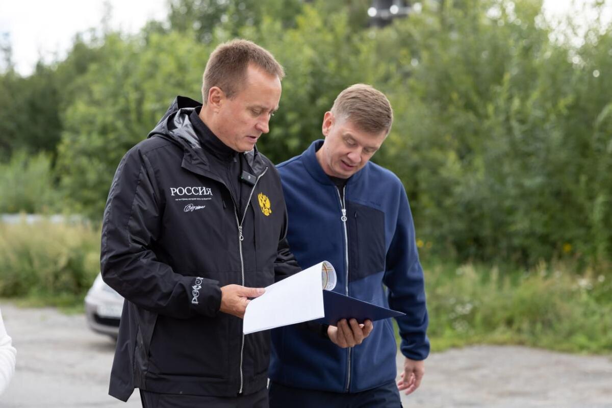    Максим Слепов проинспектировал еще два микрорайона Сургута