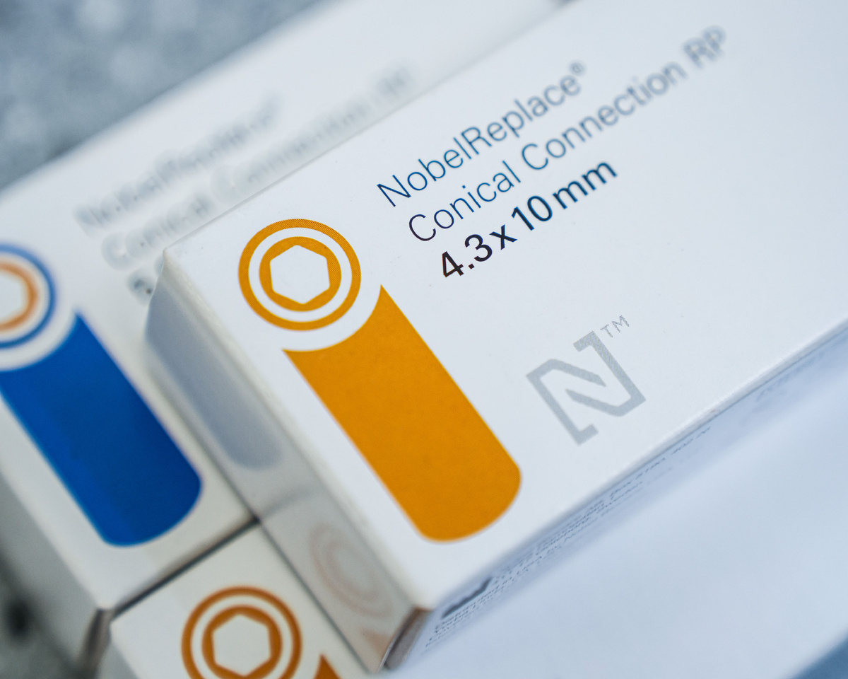 Nobel Replace – система дентальных имплантатов компании Nobel Biocare. Одно из весомых преимуществ Nobel Biocare — пожизненная гарантия на все импланты. К каждому изделию идет персональный паспорт, по которому имплант можно бесплатно заменить при утрате.