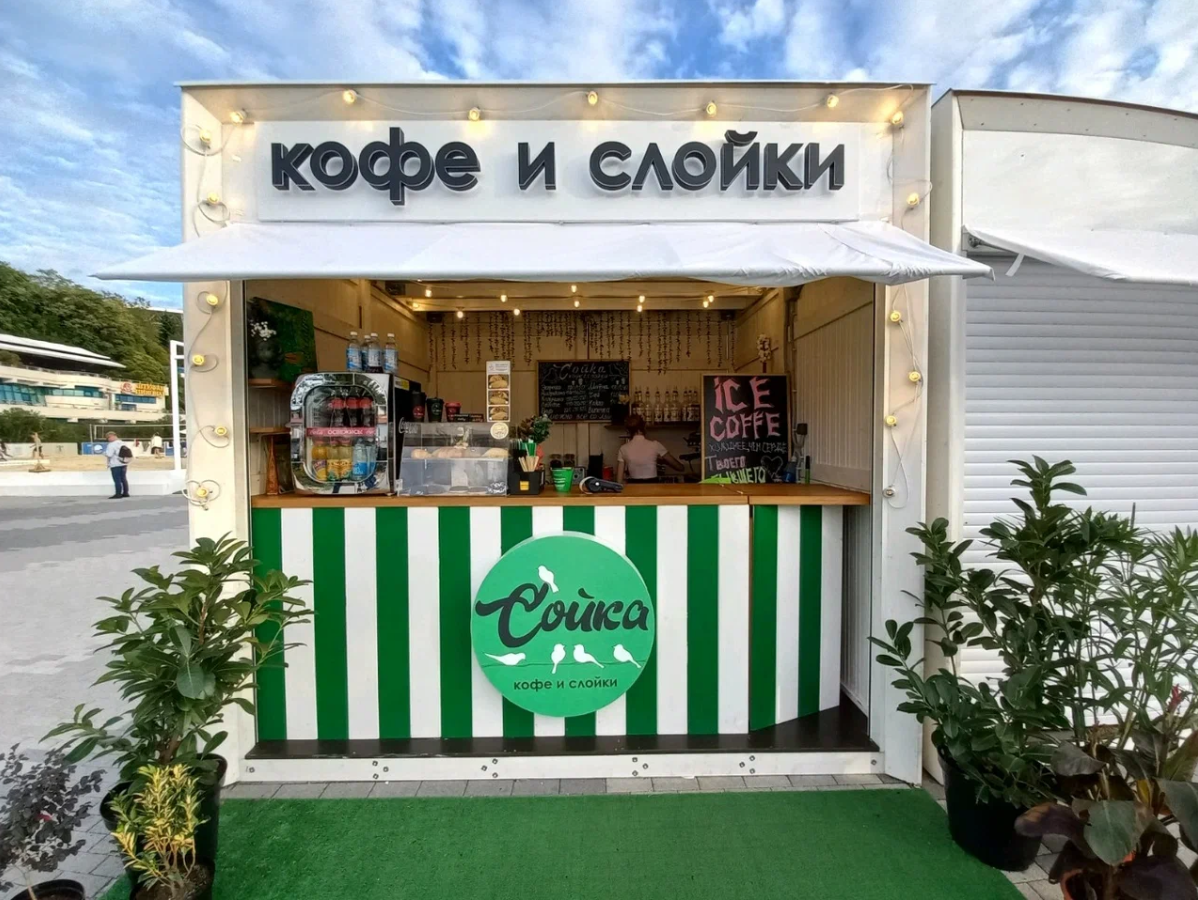 Рекомендую после или во время прогулки выпить вкуснейшего кофе и съесть круассан в «Сойке». Фото из отзывов с карт