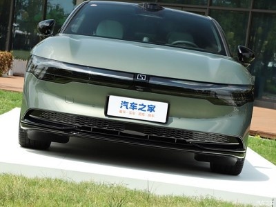    Представлены электромобили Zeekr 001 и 007 2025-го модельного года [ФОТО]