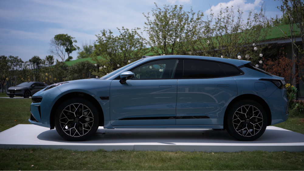    Представлены электромобили Zeekr 001 и 007 2025-го модельного года [ФОТО]