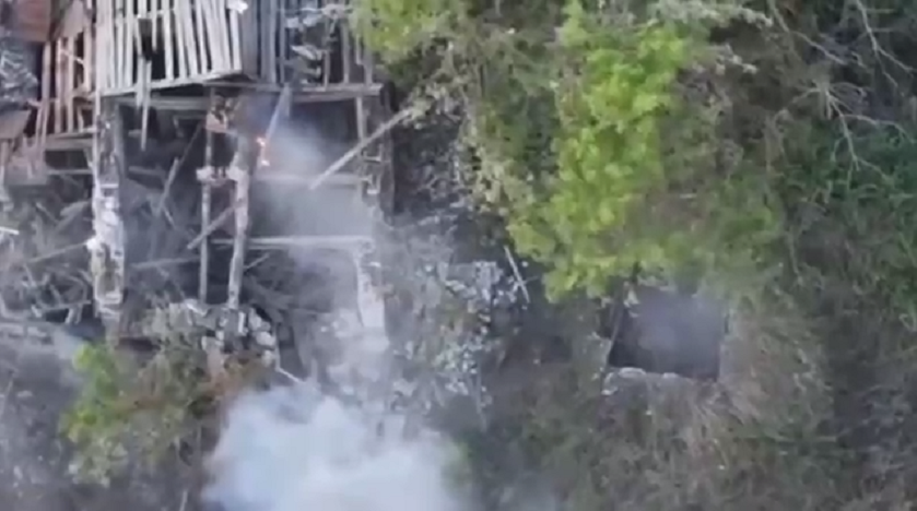 Боец сбивает дрон головой. Боец сбивает дрон головой. Беспилотник фото. Боец сбивает дрон головой. Боец сбивает дрон головой.