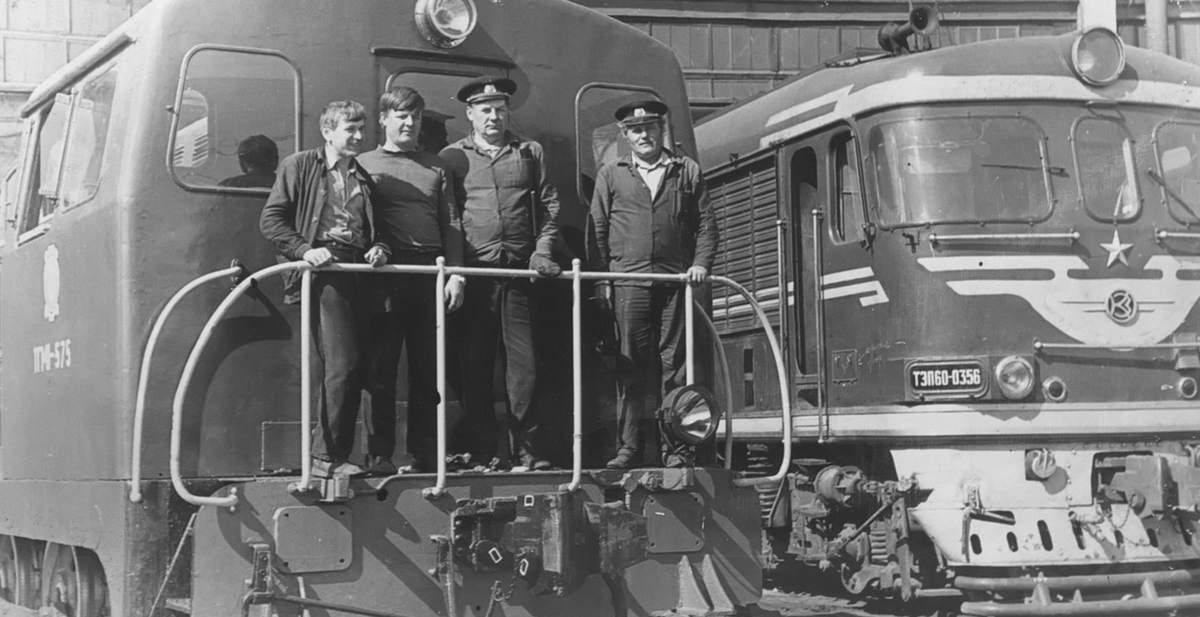 Тепловозы ТГМ1-575 и ТЭП60-0356 в депо Великие Луки, 1970-е