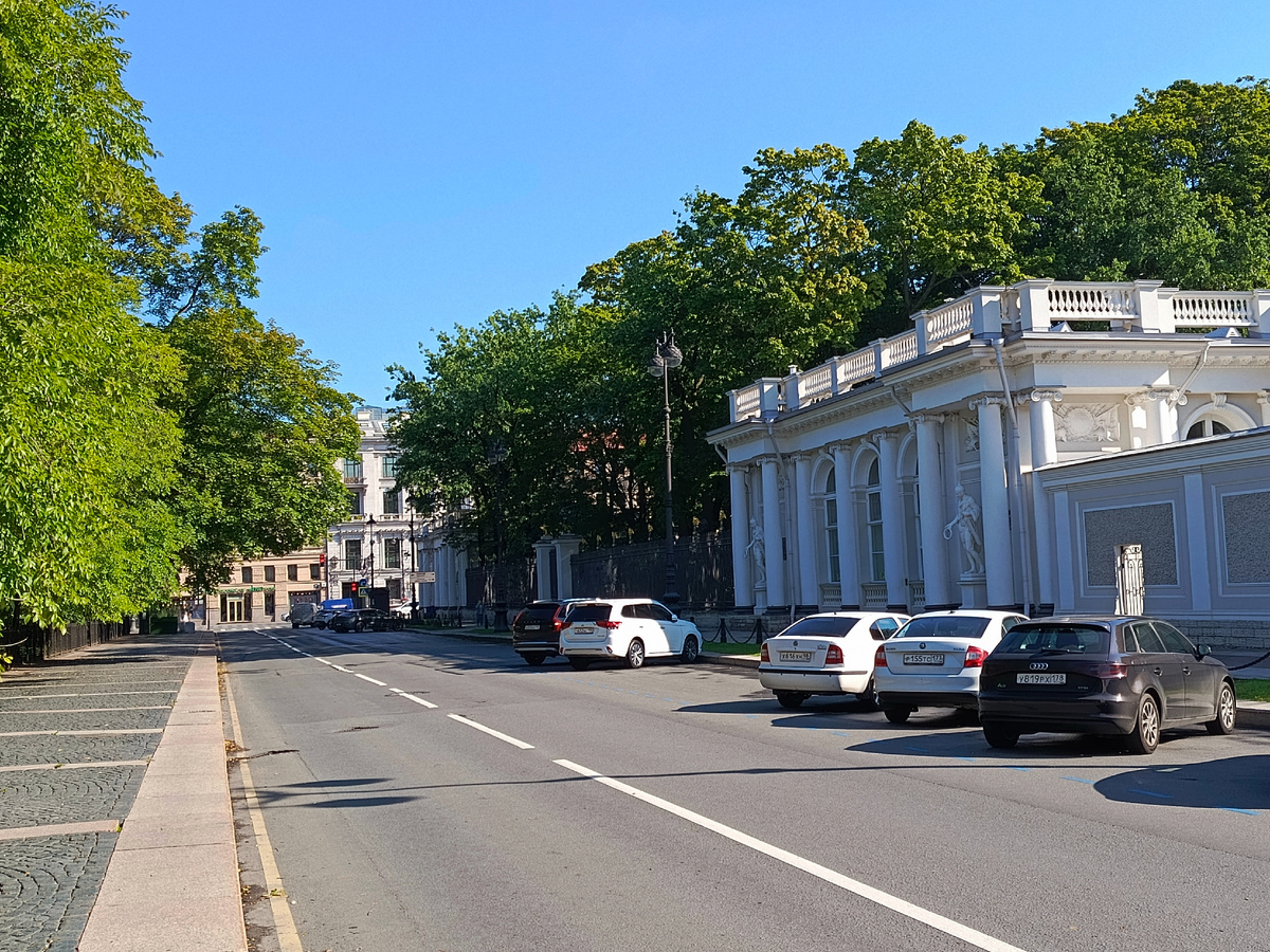 Забор сада Аничкова дворца.