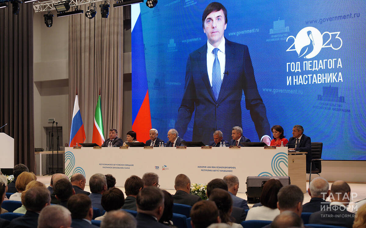 ​Открылось заседание видеообращением министра просвещения России Сергея Кравцова. Фото: © Владимир Васильев / «Татар-информ»