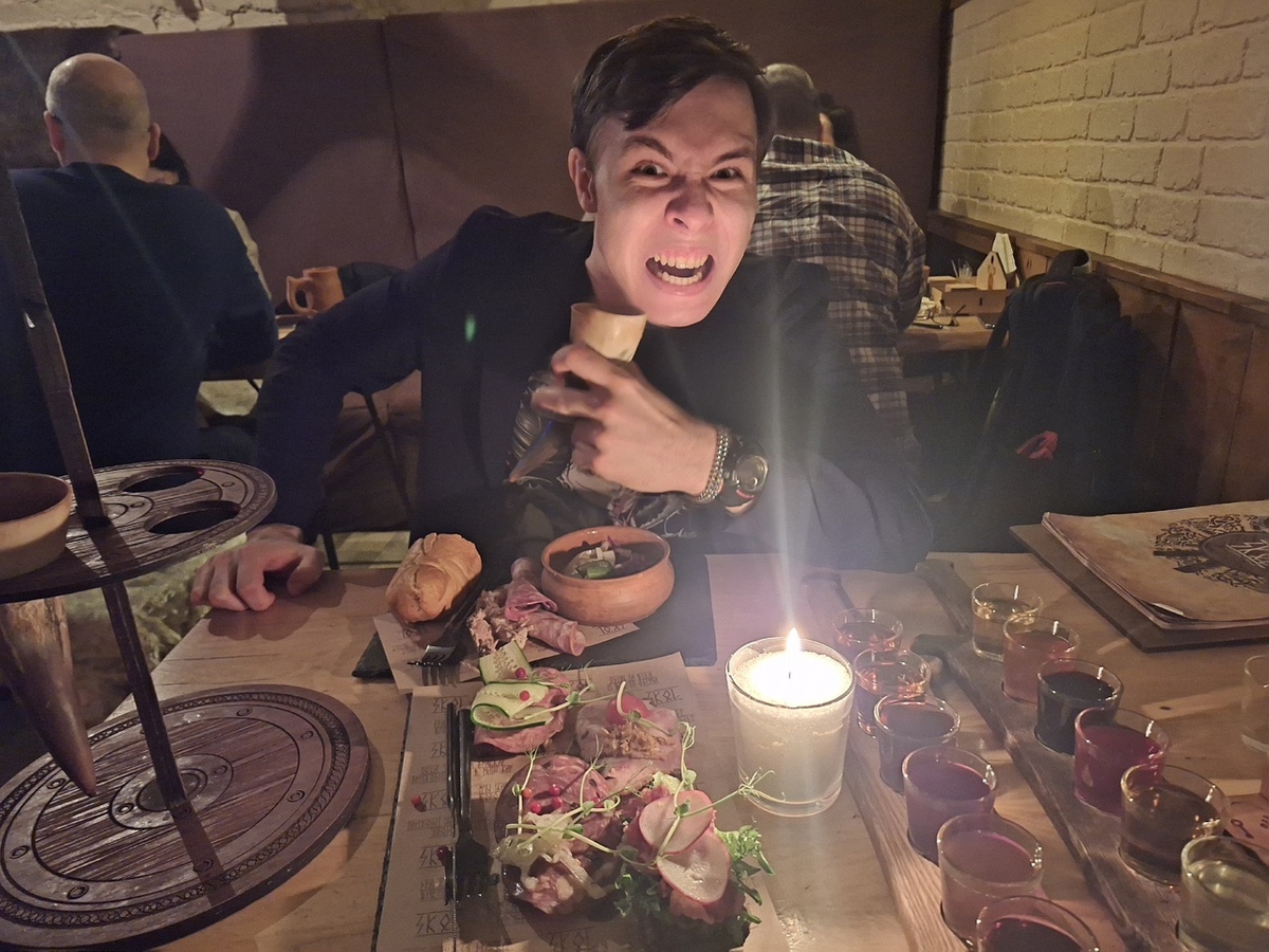 Спойлер: это фотография - лучшее, что было в баре