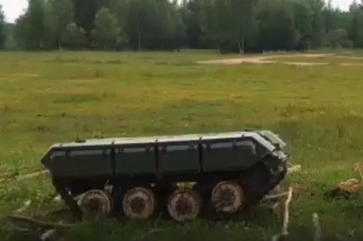    Гусеничный робот с противотанковым комплексом успешно прошел испытания в РФ