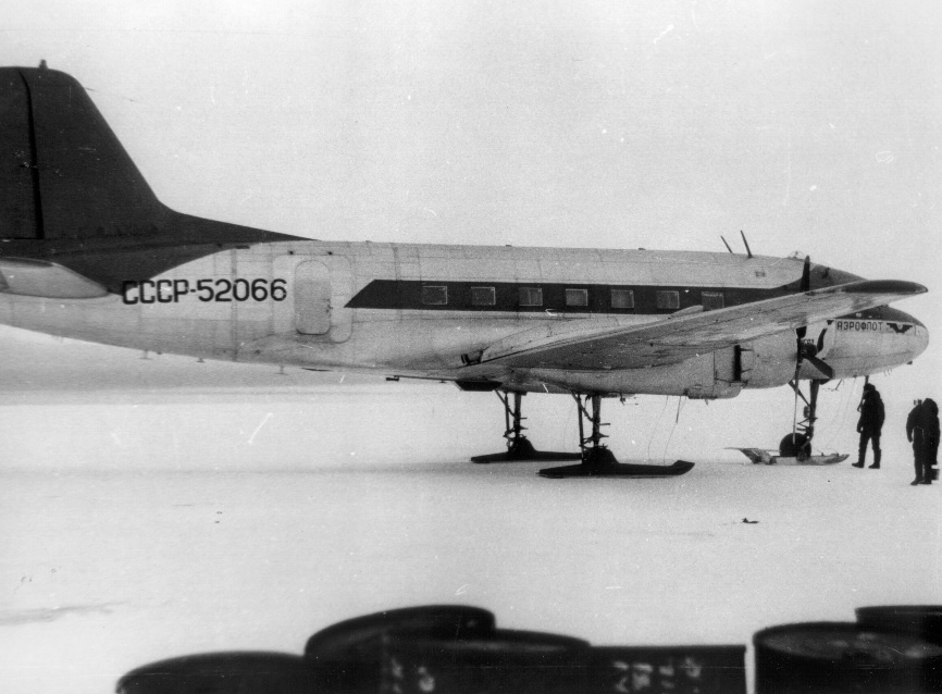 ИЛ-14. Не наш. Дома есть где-то, вернусь в город, найду, заменю.
