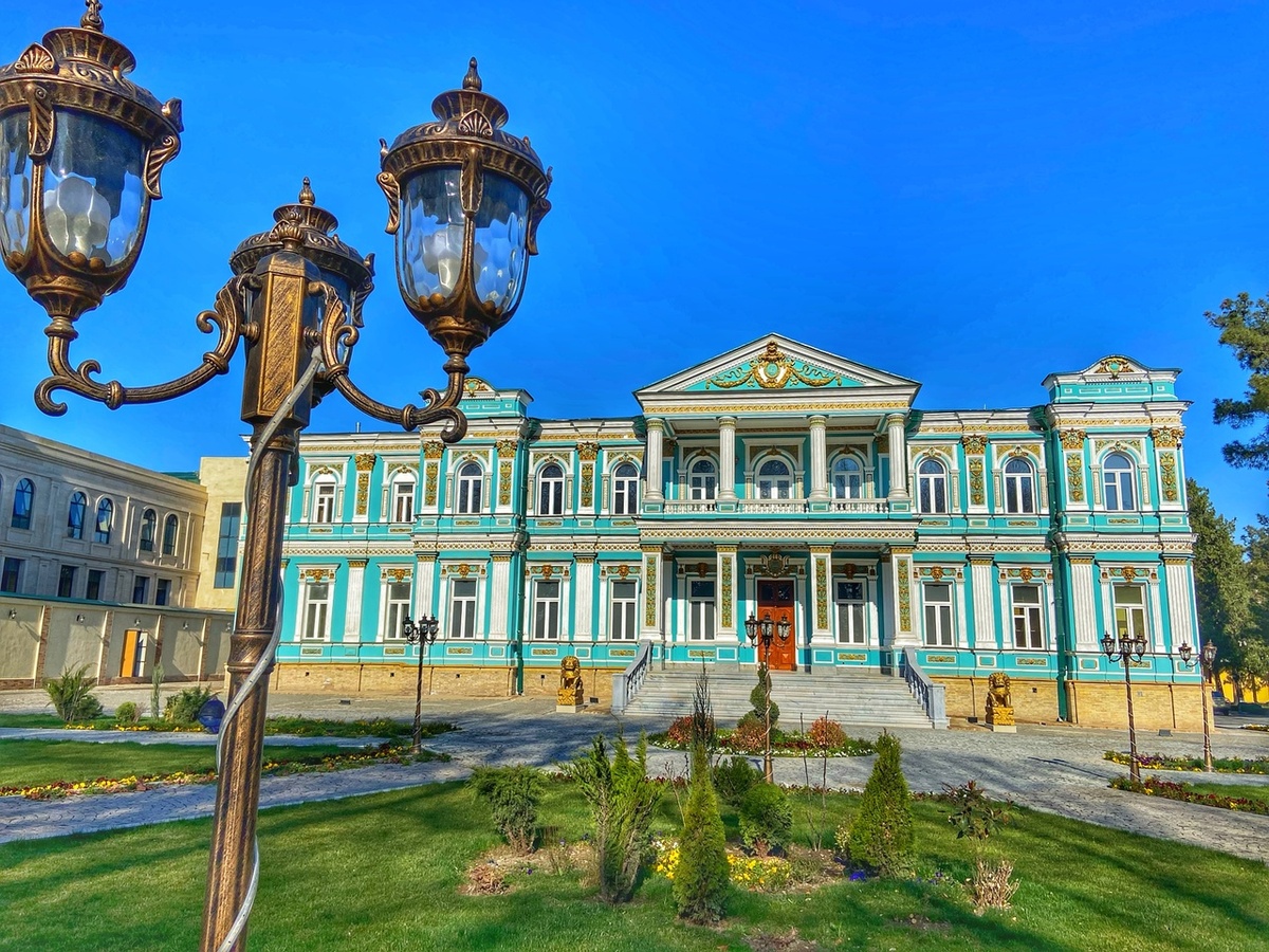 Здание бывшего русско-китайского банка.