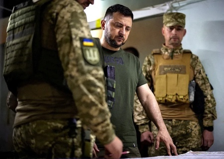    Зеленский ослушался западных хозяев и не захотел уходить из Курской области?