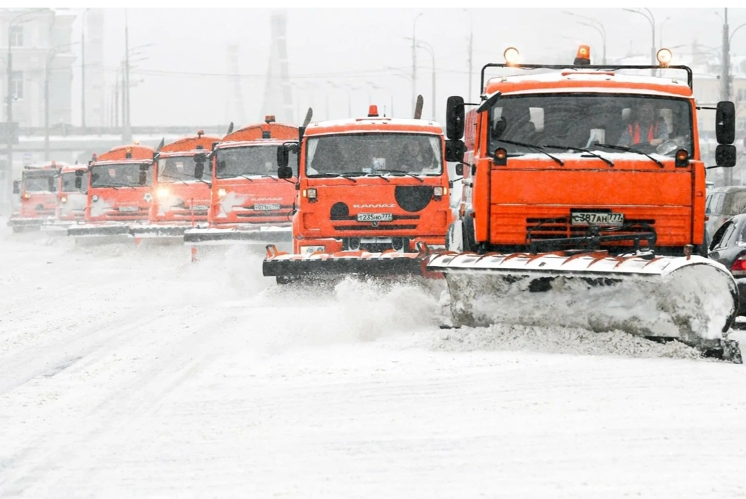 Колонна "попробуй, обгони!". Фото из интернета.