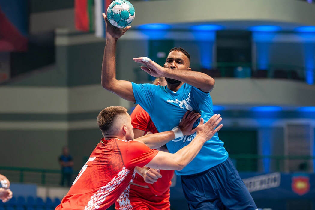    Дмитрий Хмельков (справа) впервые сыграл за "Зенит"