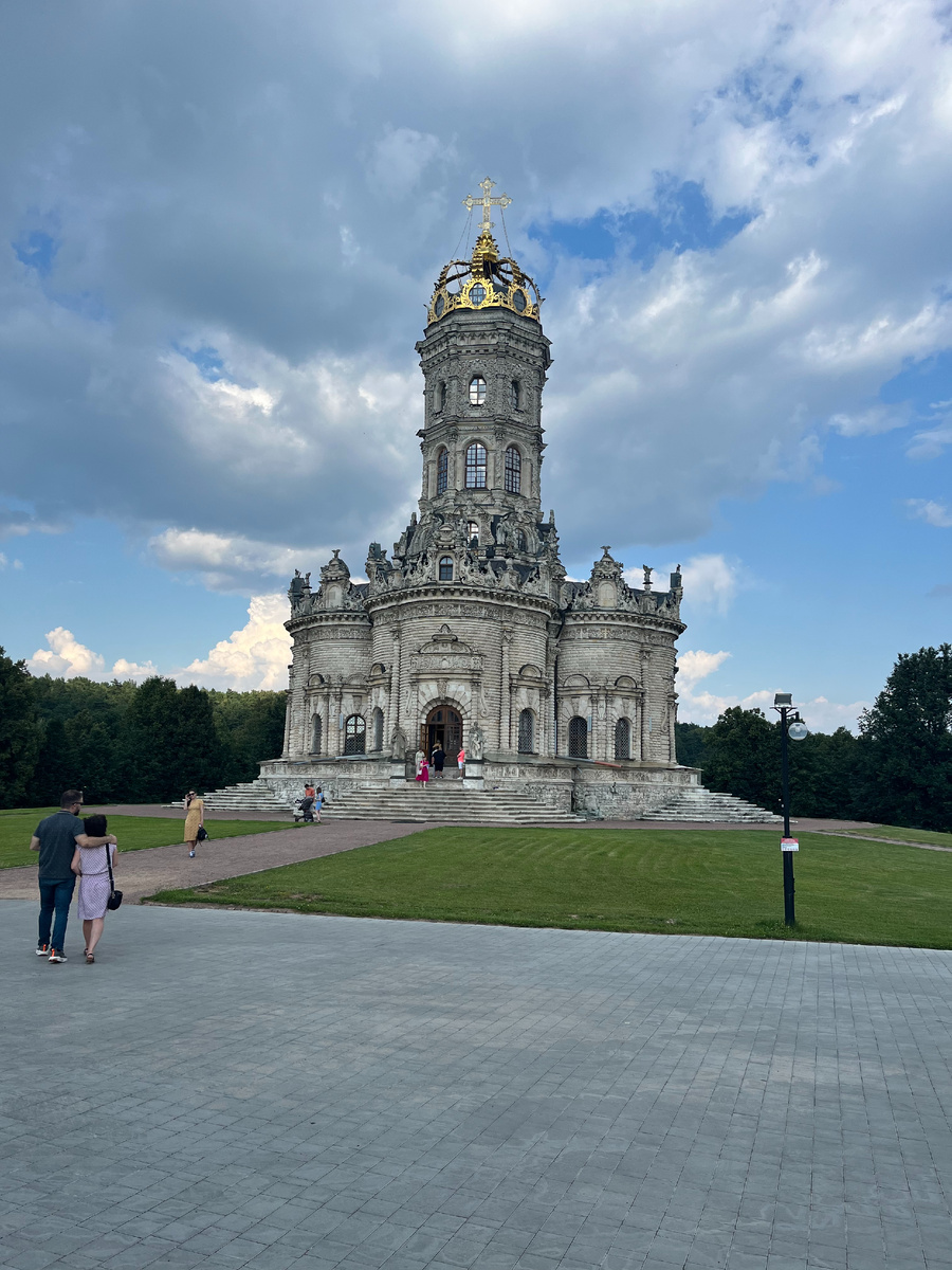 Церковь Знамения Пресвятой Богородицы в усадьбе Дубровицы