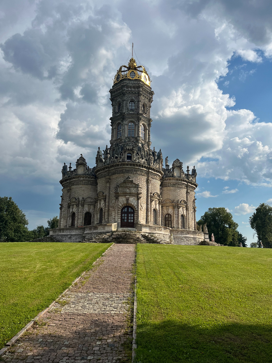 Церковь Знамения Пресвятой Богородицы в усадьбе Дубровицы