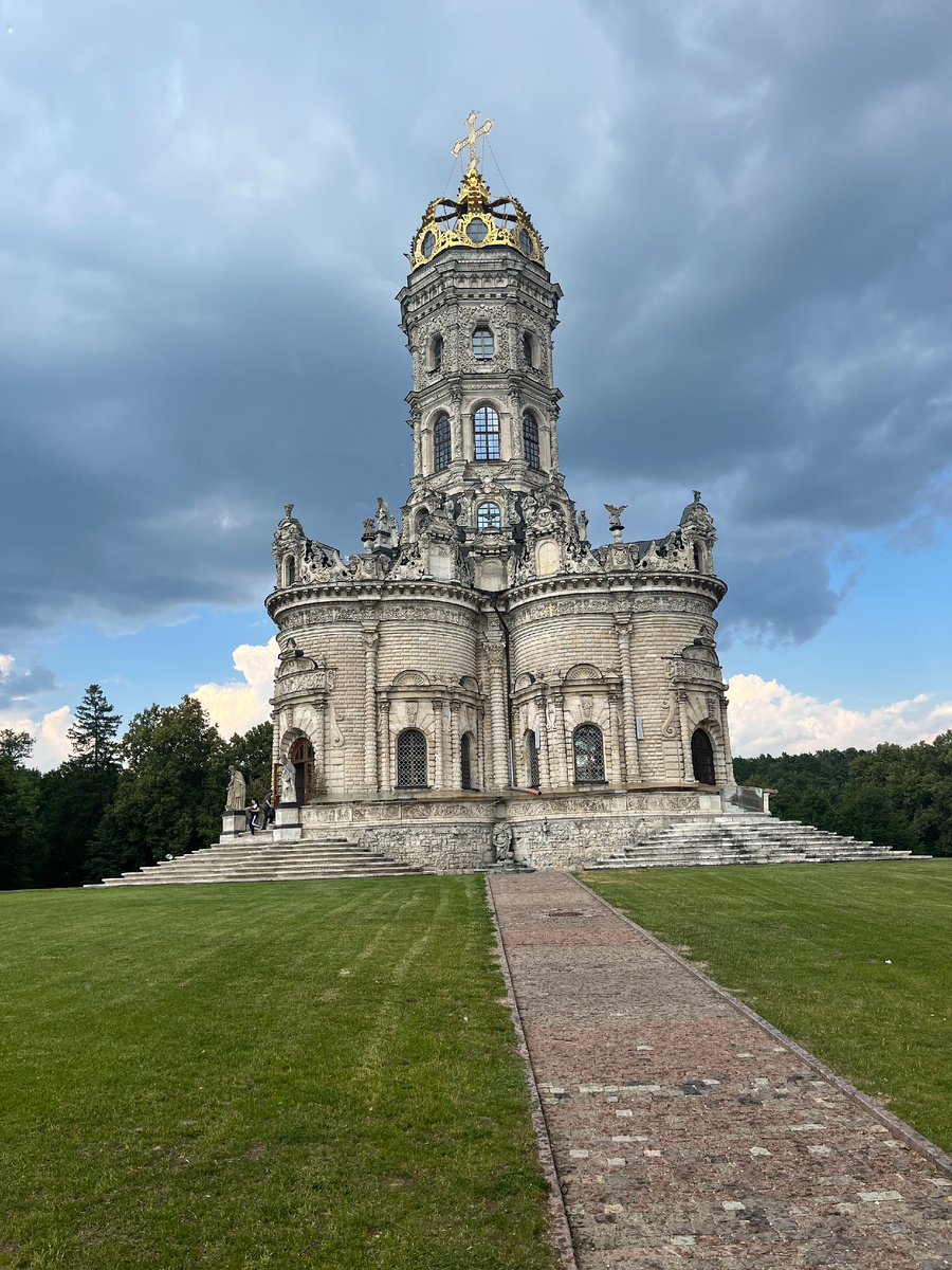Церковь Знамения Пресвятой Богородицы в усадьбе Дубровицы