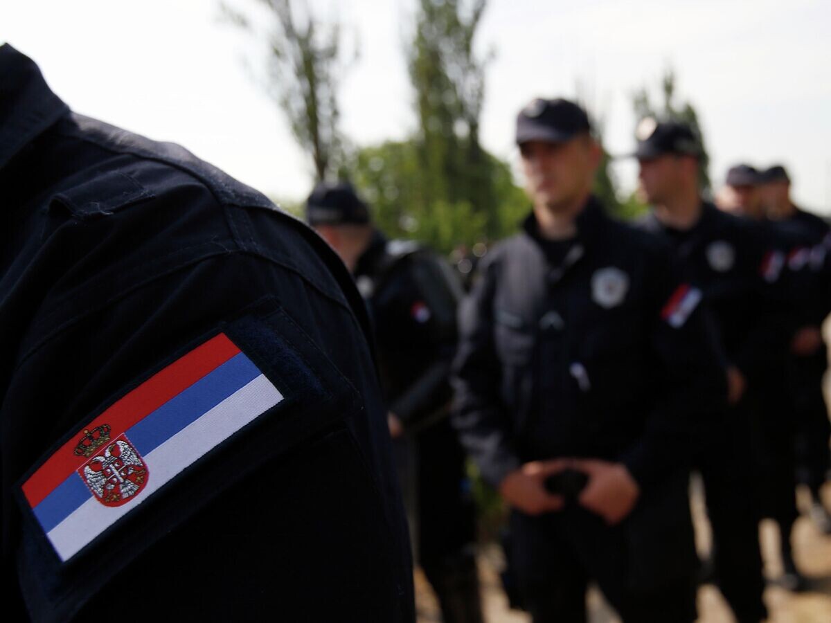    Сотрудники полиции Сербии© AP Photo / Darko Vojinovic