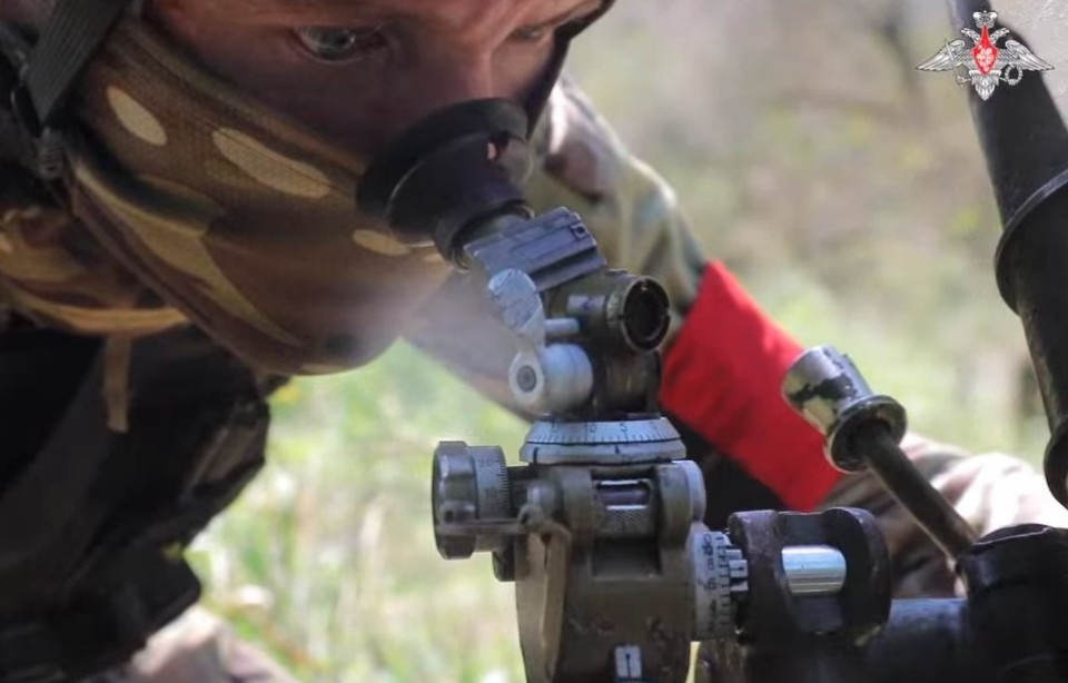    Кадр видео боевой работы расчетов 82-мм минометов «Поднос» группировки войск «Север». Министерство обороны РФ