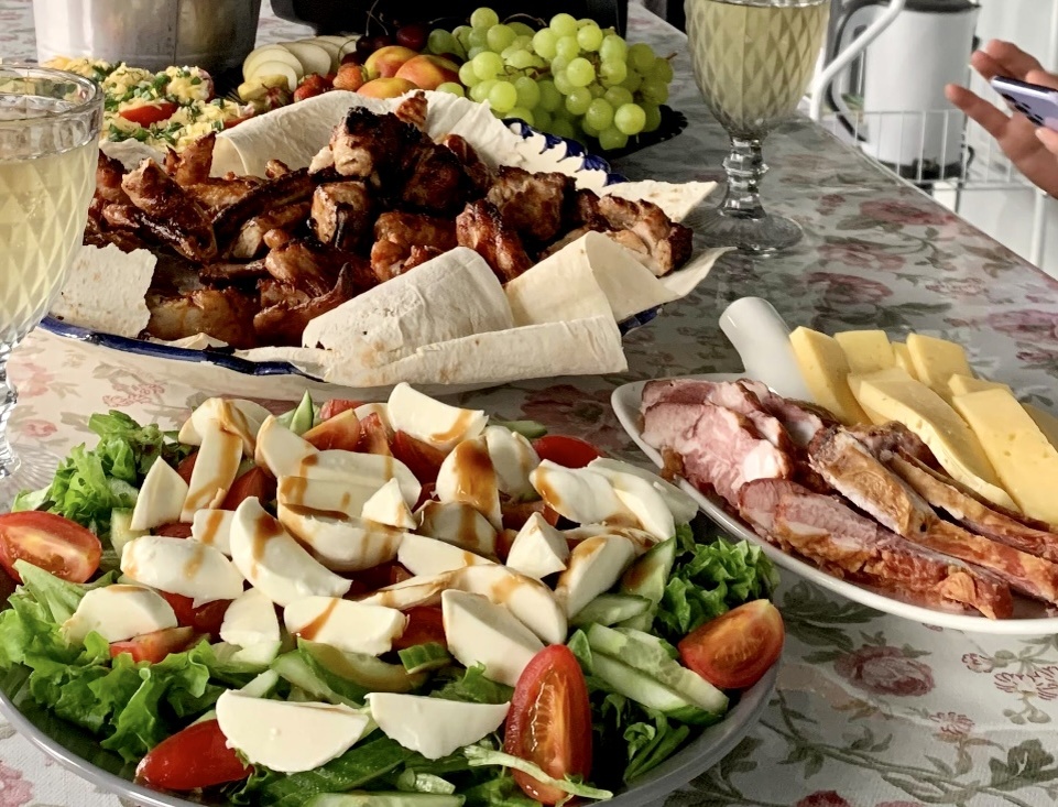 Фото автора. Сходили в гости к друзьям и наелись от души. Беспроигрышное меню гостеприимных хозяев: рассказываю чем кормили, угощали(берите на заметку)