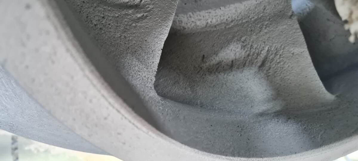 После пескоструйной очистке, выявились такие повреждения.