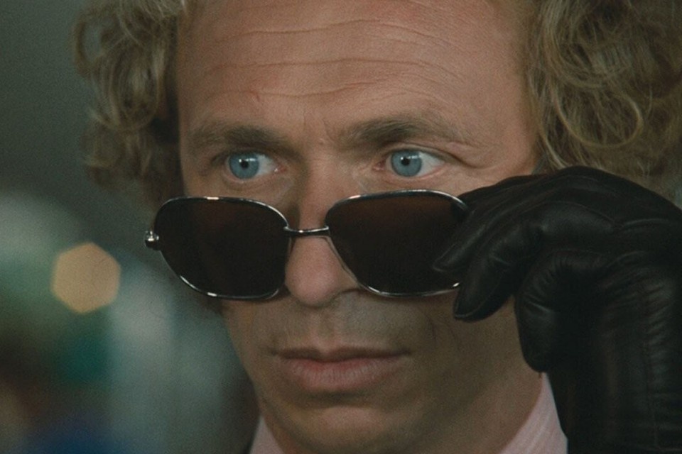    Даже трудно с ходу объяснить, как именно Пьер Ришар, человек буржуазного и обеспеченного происхождения, выросший в настоящем замке, стал настолько любимым во Франции и СССР. кадр из фильма