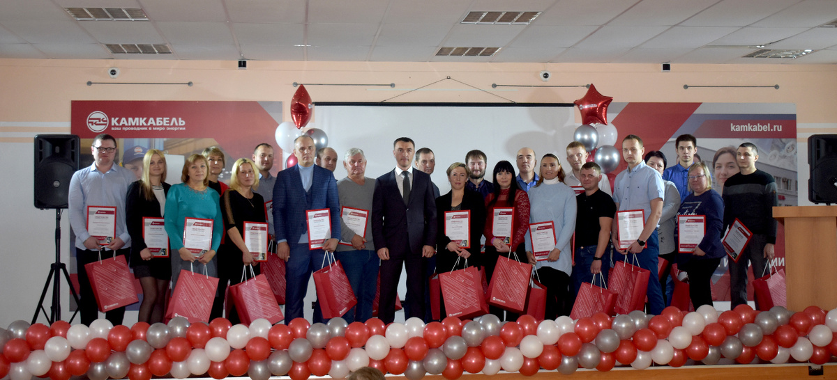 Сотрудники производственных подразделений, чьи портреты занесены на Доску почета. 25 октября 2023 г. День работника кабельной промышленности