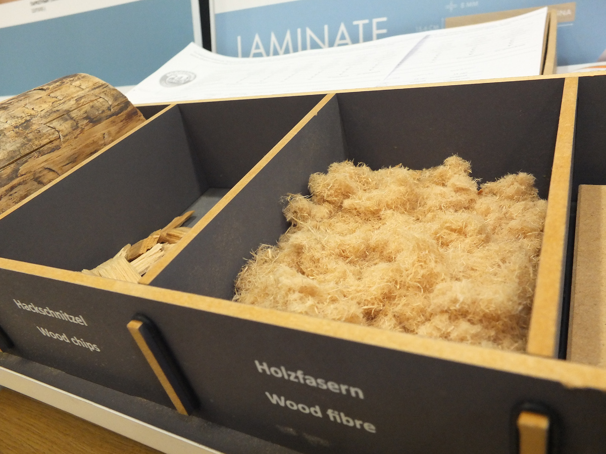 Из такой древесной фибры делают ламинатную плиту