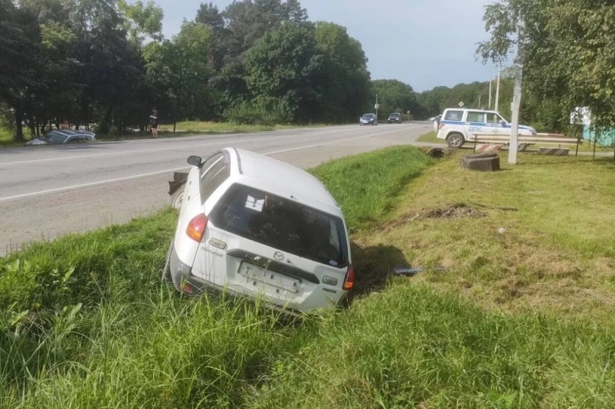    В Хабаровском крае две иномарки раскидало по кюветам в жёстком ДТП