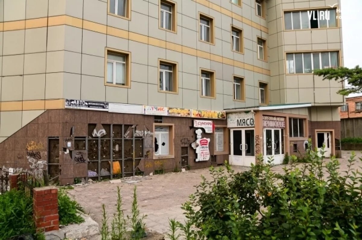    Во Владивостоке владельцы сети алкомаркетов снесут здание ТЦ «Приморье»