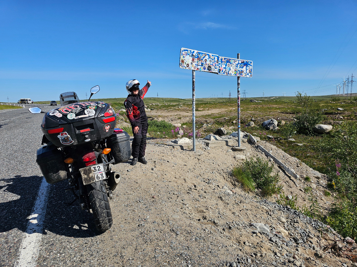Знаменитый знак - указатель на Териберку