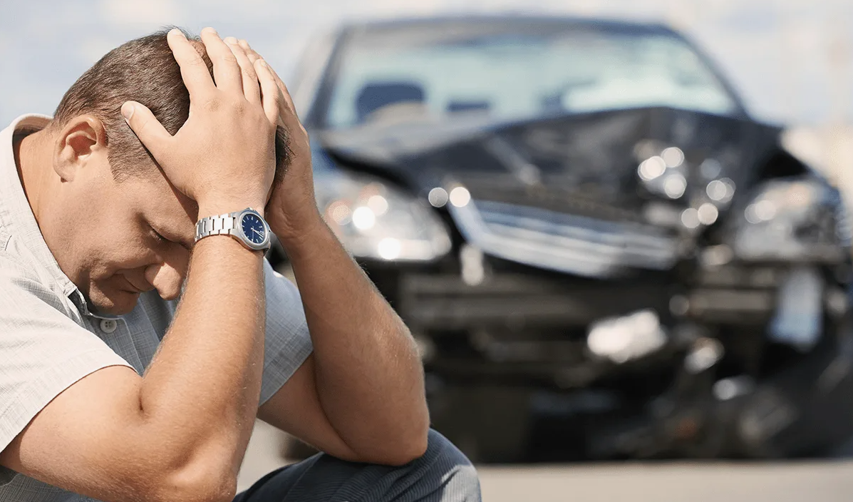 Обязательное страхование автогражданской ответственности (ОСАГО) - это система страхования, призванная защитить водителей и пешеходов от финансовых потерь в случае ДТП. Однако, несмотря на принципиальную важность ОСАГО, в реальности система сталкивается с рядом проблем, которые делают ее несовершенной и не всегда эффективной в защите прав страхователей.