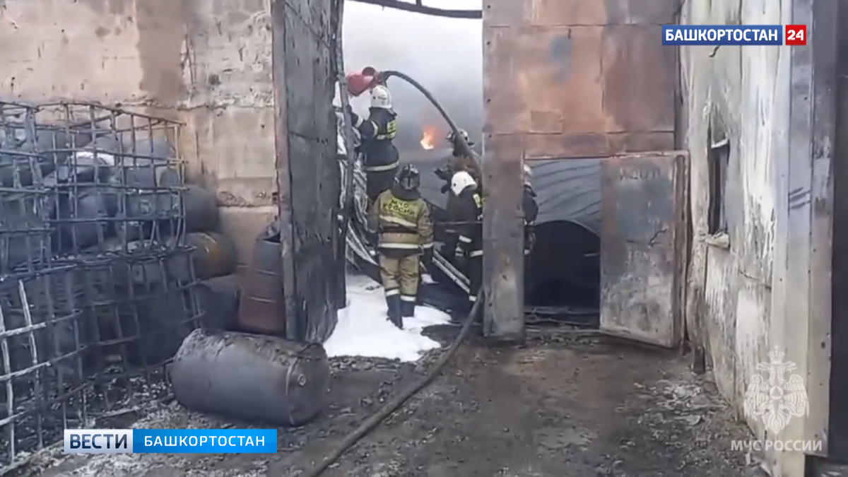    МЧС опубликовало видео пожара на предприятии в Абзелиловском районе Башкирии