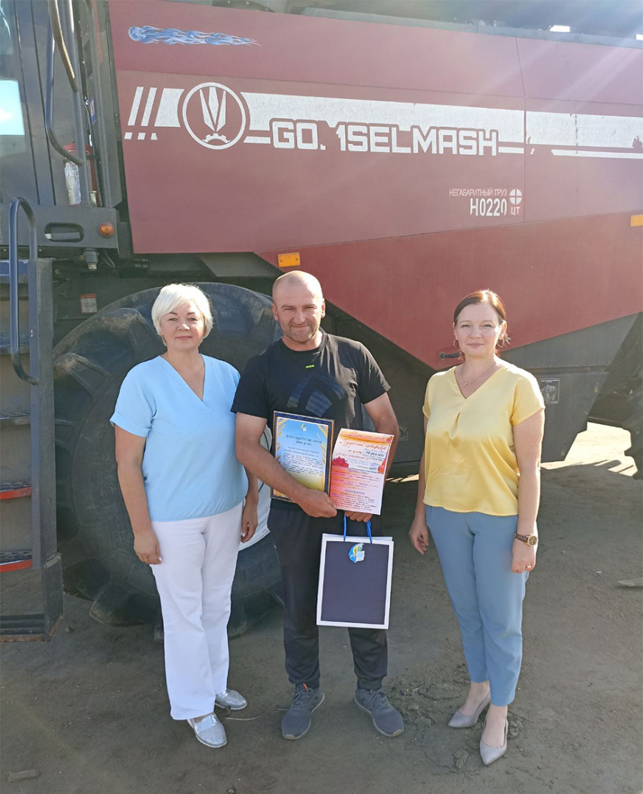     На полях Копыльщины трудятся педагоги