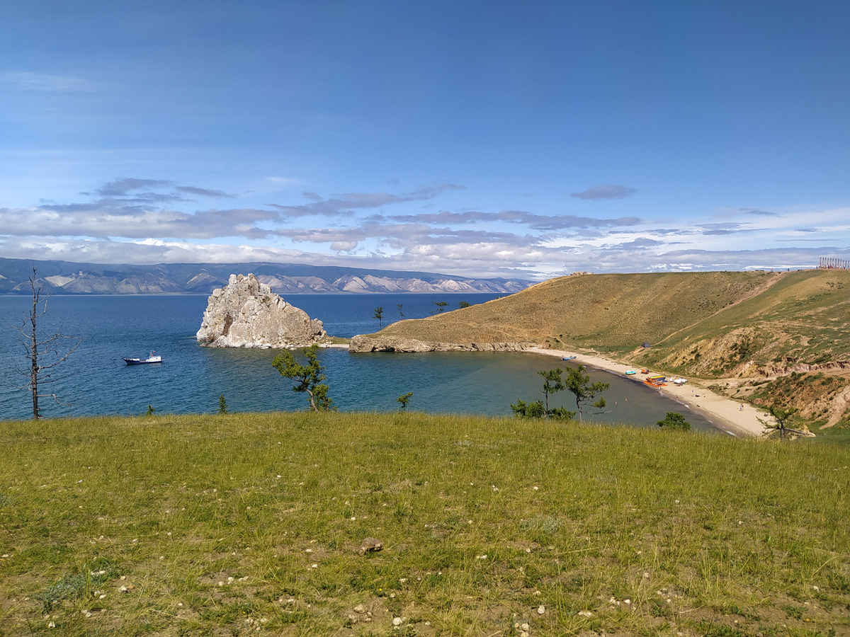 Шаманка и мыс Бурхан. Фото (С) Илона Якимова 2024