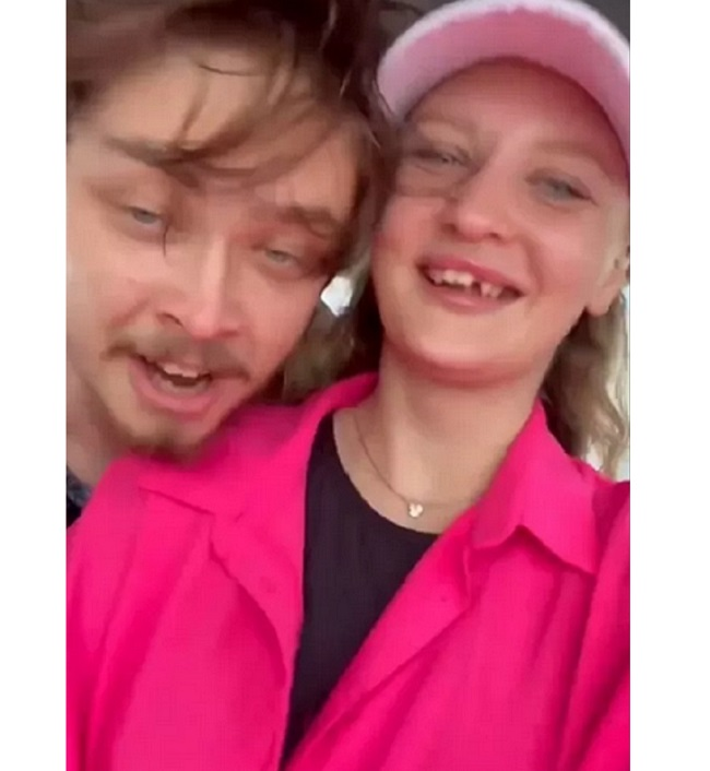 Архип со своей супругой стриптизершей