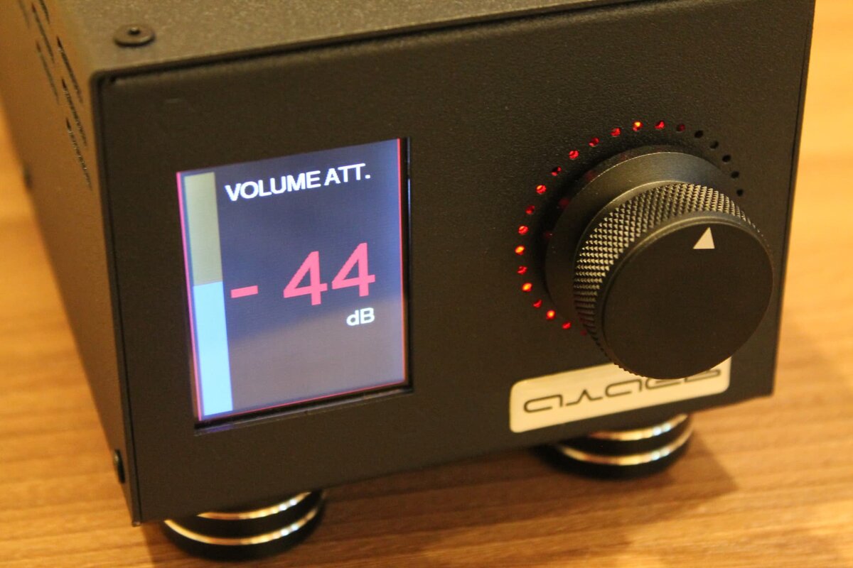 Вид со стороны лицевой панели