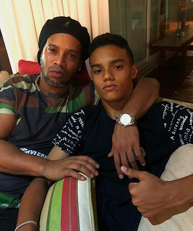    Роналдиньо и Жоао Мендеш.из соцсетей Жоао Мендеша