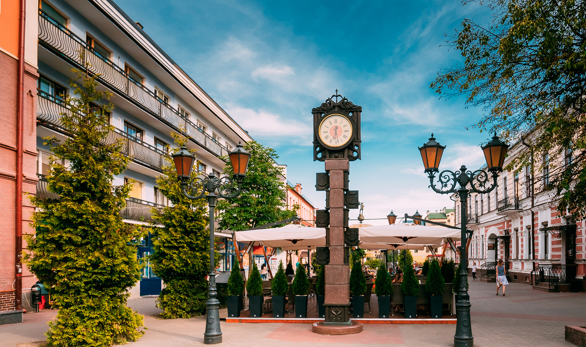 Из белорусской столицы в Брест можно добраться на поезде или автобусе.Фото: George Trumpeter / Shutterstock.com