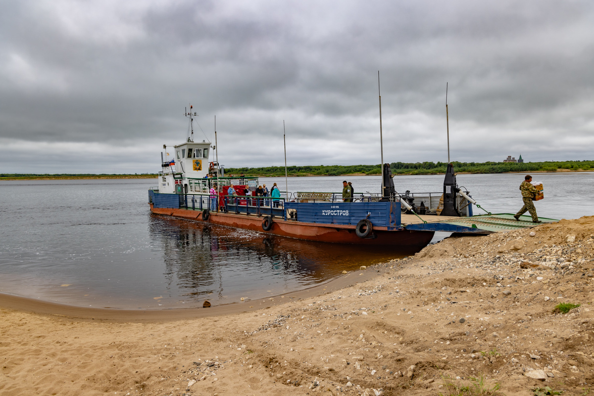 Паром на Куростров
