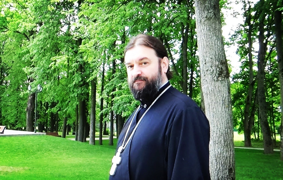 Андрей Ткачёв — протоиерей, настоятель Храма Троицы Живоначальной в Хохлах, писатель, телеведущий, блогер, миссионер.