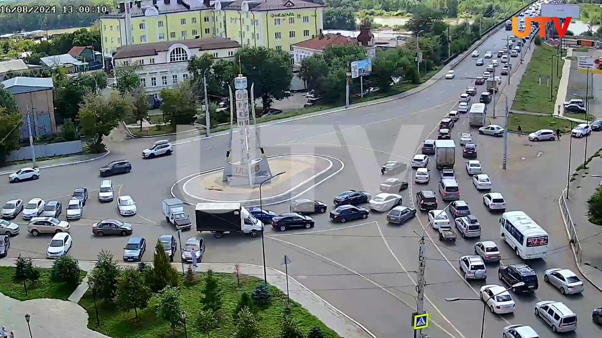    В Оренбурге огромная пробка на ул. Донгузской. В чем причина?