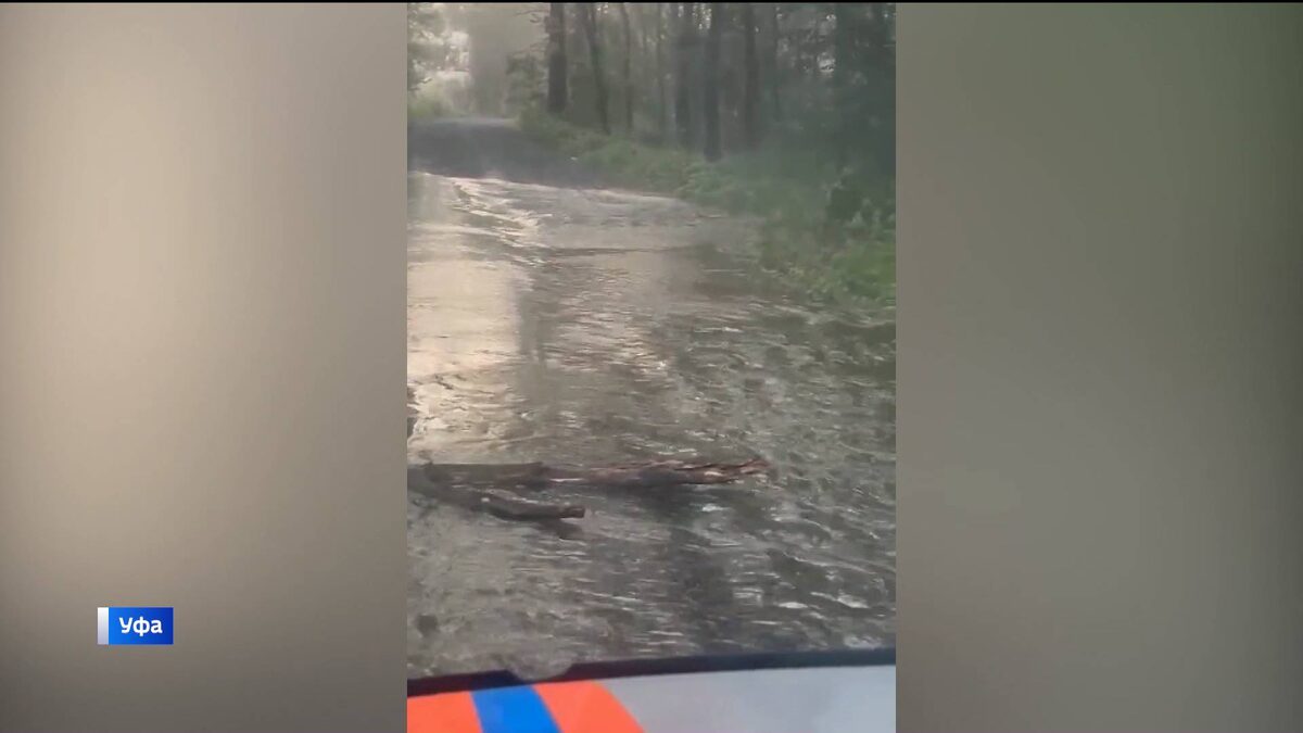    В Демском районе Уфы вновь перелило дорогу к садам