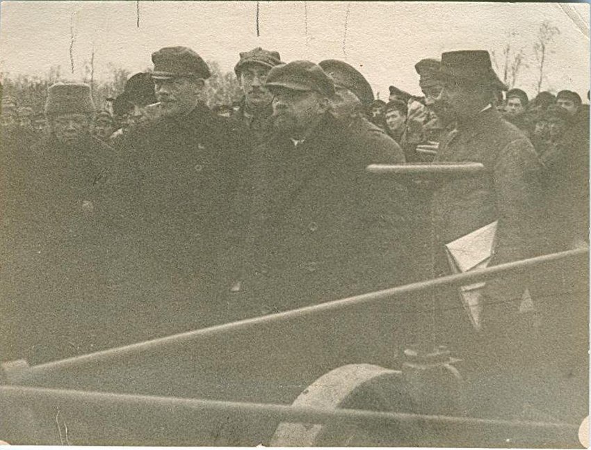 Ленин на испытаниях электроплуга в 1921 году