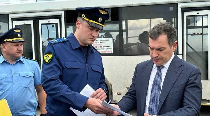    Александр Рудь и Максим Кудрявцев. Фото из ТГ-канала прокуратуры Новосибирской области