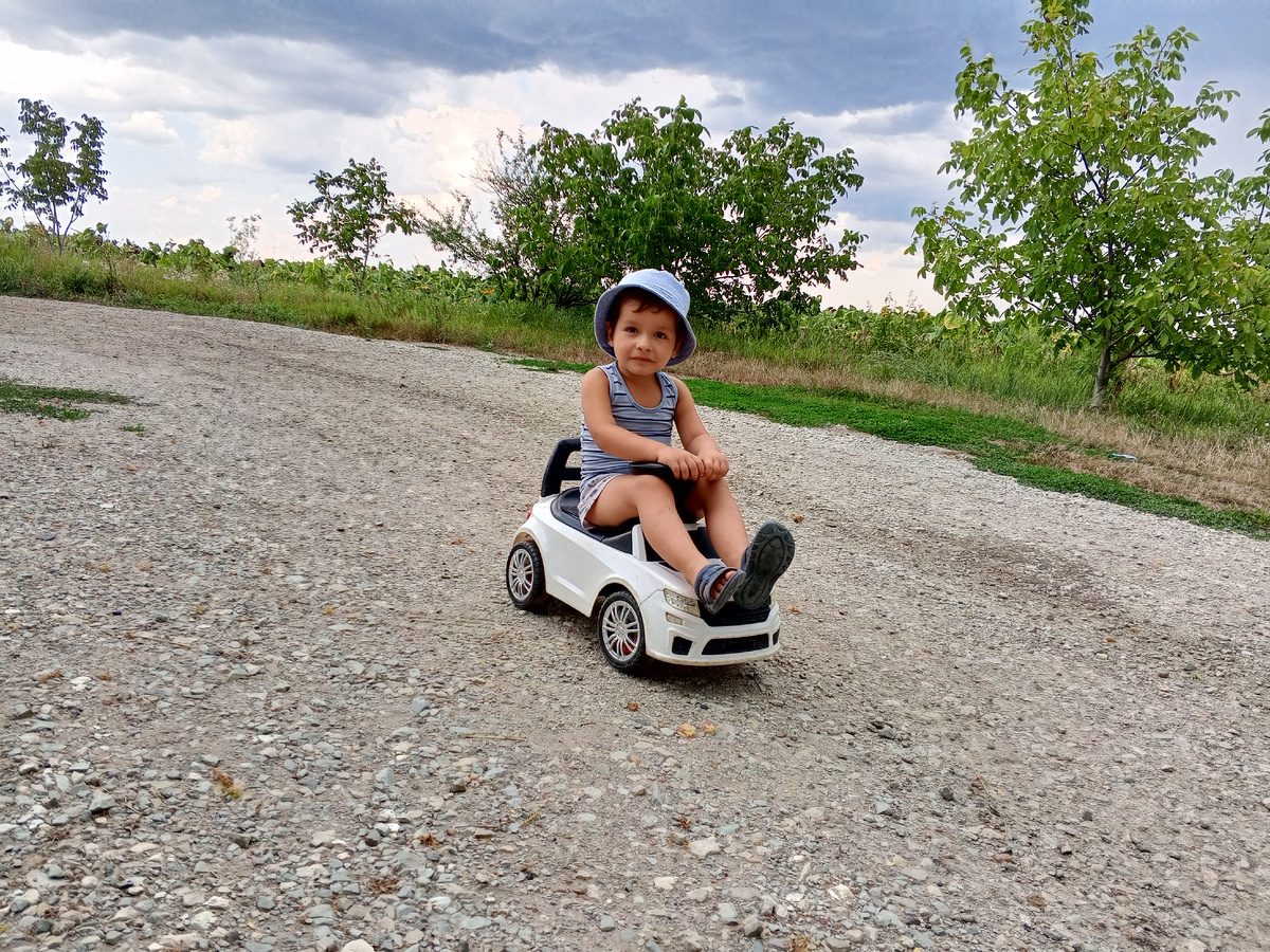 Я очень люблю проводить время со своей семьёй. И не понимаю, как можно выбрать иное время проведения, без необходимости.