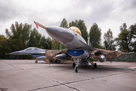    F-16