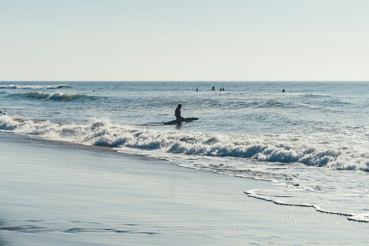 Волны в океане идеально подходят для серфинга. Источник: Unsplash📷
