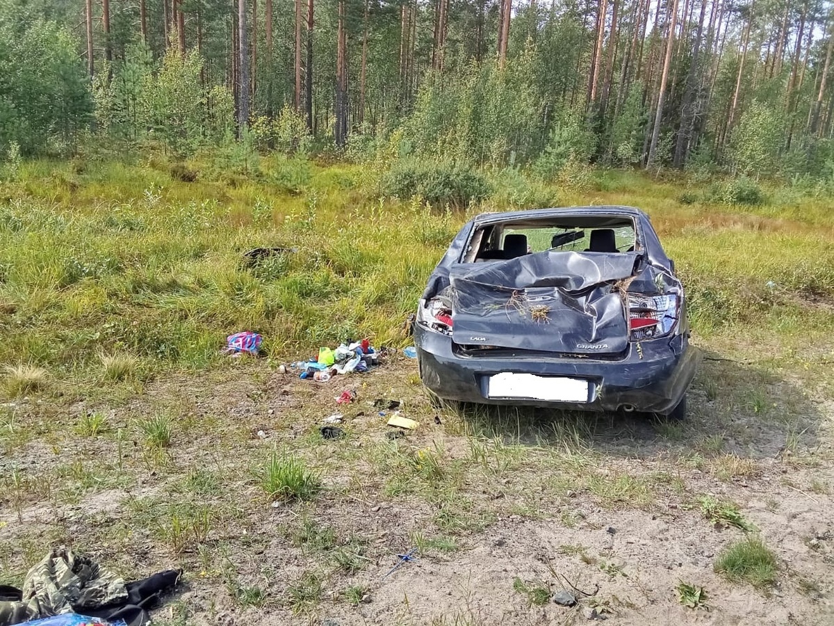   Автомобиль лег на крышу на трассе в Карелии, есть пострадавшийОПС по Олонецкому району