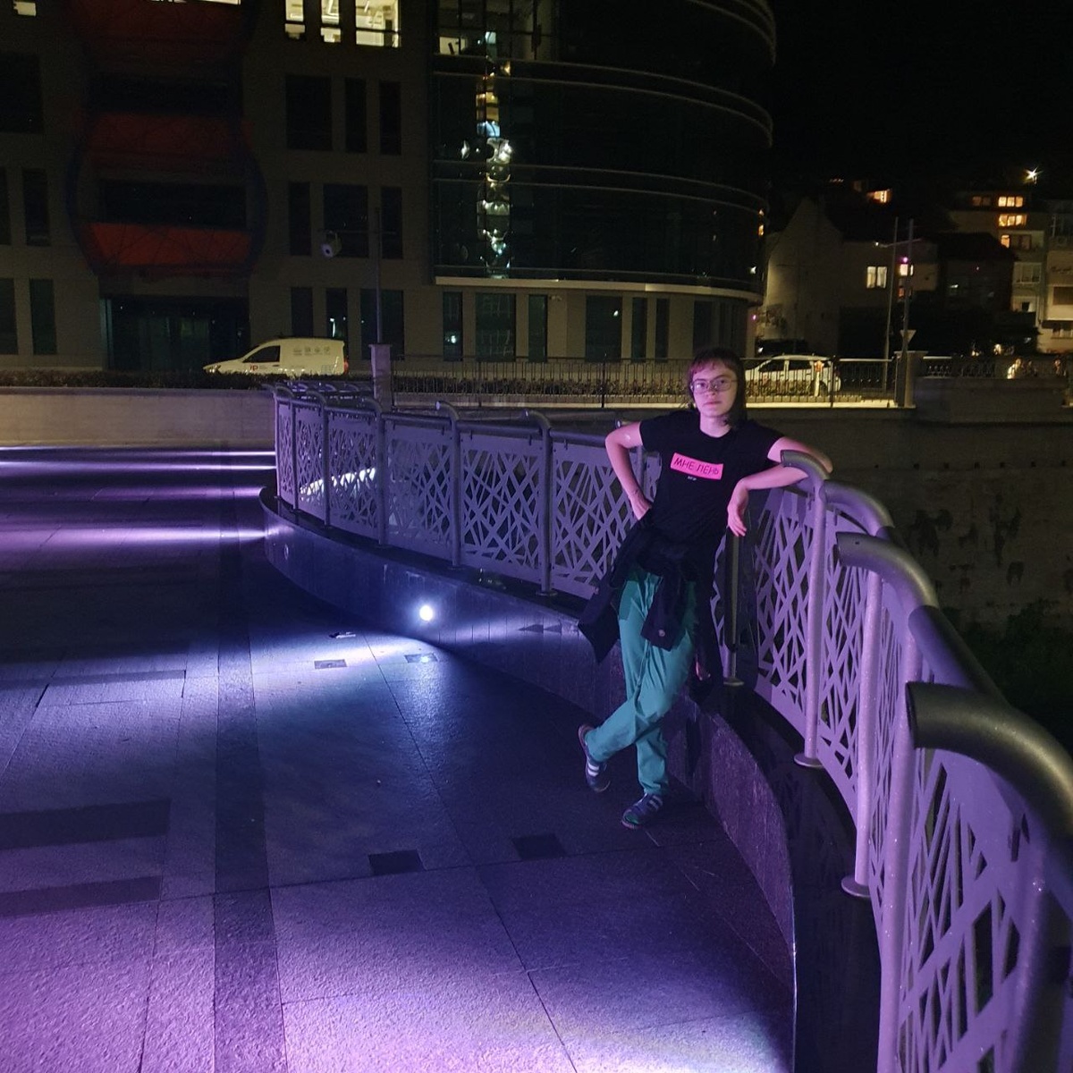 Симпатичный мостик через речку рядом с нашей арендной квартирой. Осваиваем окрестности.