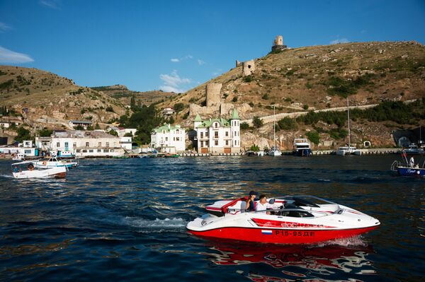 Крепость Чембало на берегу моря в Балаклаве