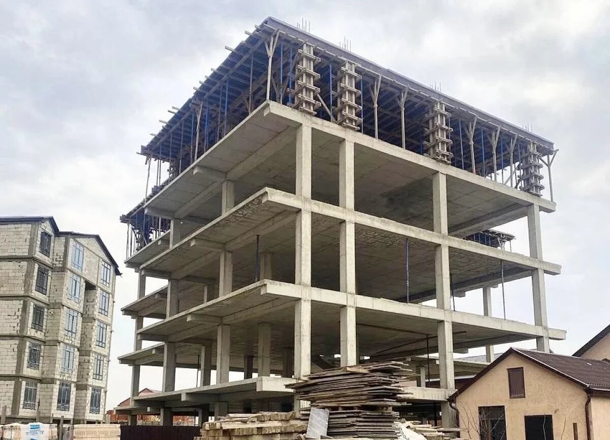    Суды признали подлежащим сносу незаверенный 6-этажный объект в Махачкалу